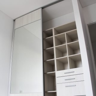 Placard del dormitorio de una de las unidades